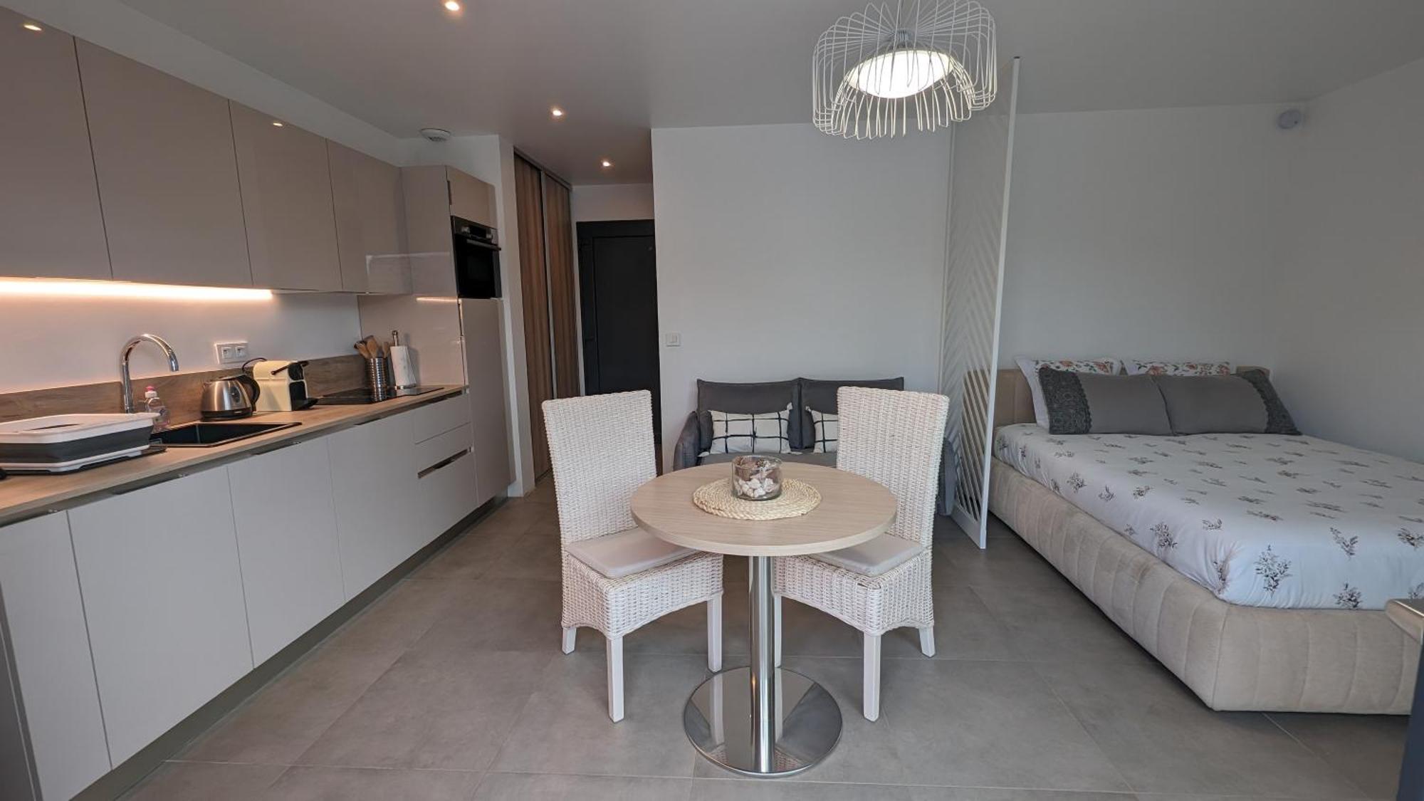 Appartement Luxe Avec Piscine Chauffee & Jacuzzi Prive - Cote D'Azur Roquefort-les-Pins Εξωτερικό φωτογραφία